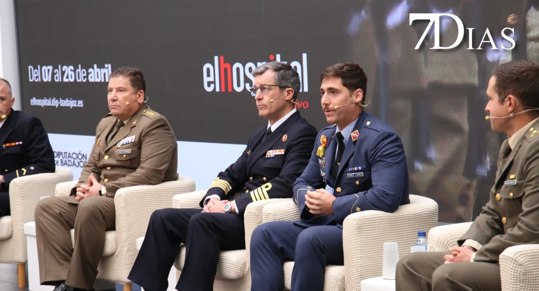 El Hospital Centro Vivo inaugura una exposición sobre la permanente adaptación de las FF.AA.