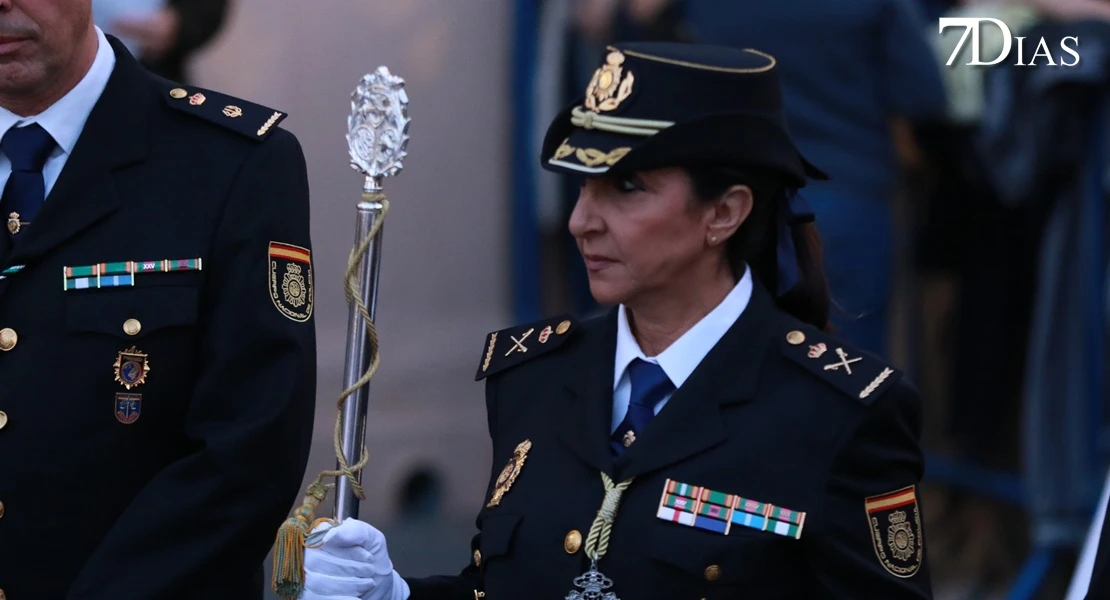 Los mejores planos de la procesión del miércoles en Badajoz: el Descendimiento y la Esperanza