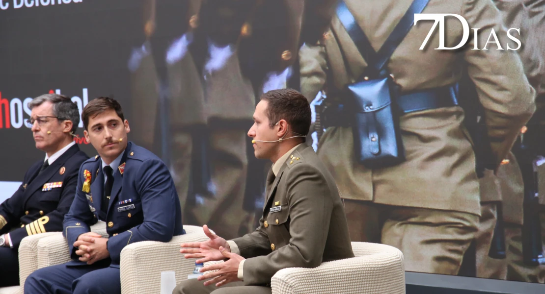 El Hospital Centro Vivo inaugura una exposición sobre la permanente adaptación de las FF.AA.