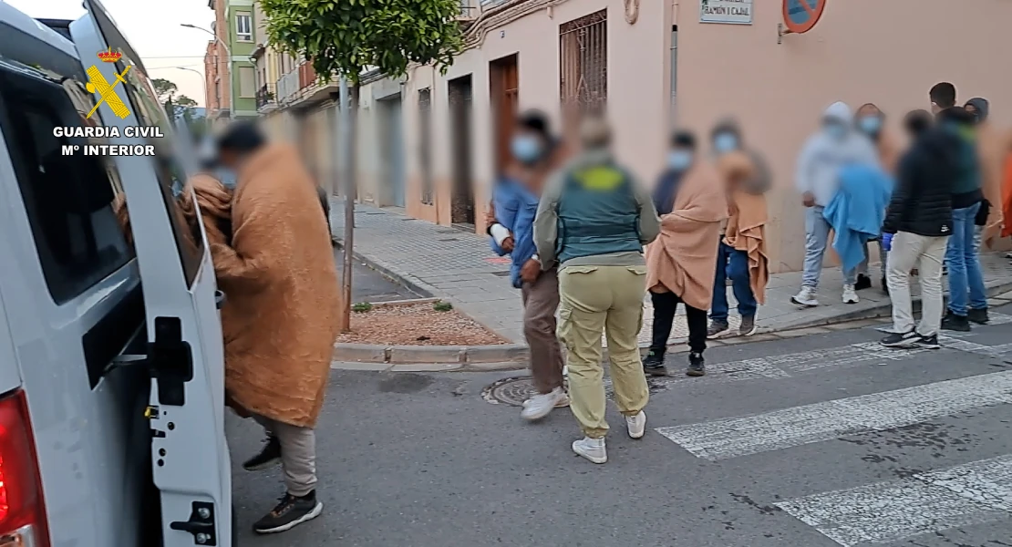 Liberan a 80 extranjeros captados y obligados a trabajar hasta 13 horas diarias en el campo