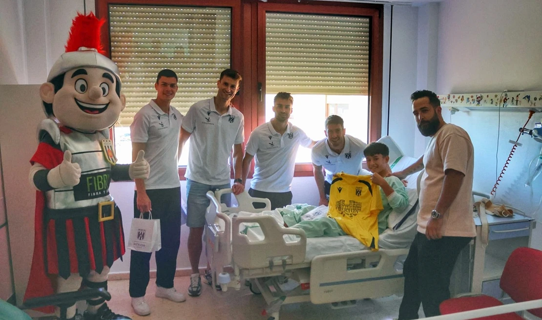 El Mérida vuelve a llevar ilusión a los más pequeños al Hospital