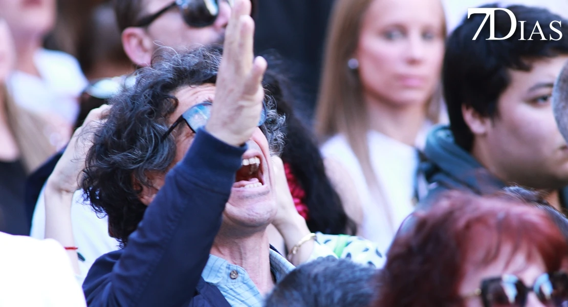 Las mejores imágenes de la salida de la Virgen de la Soledad de Badajoz