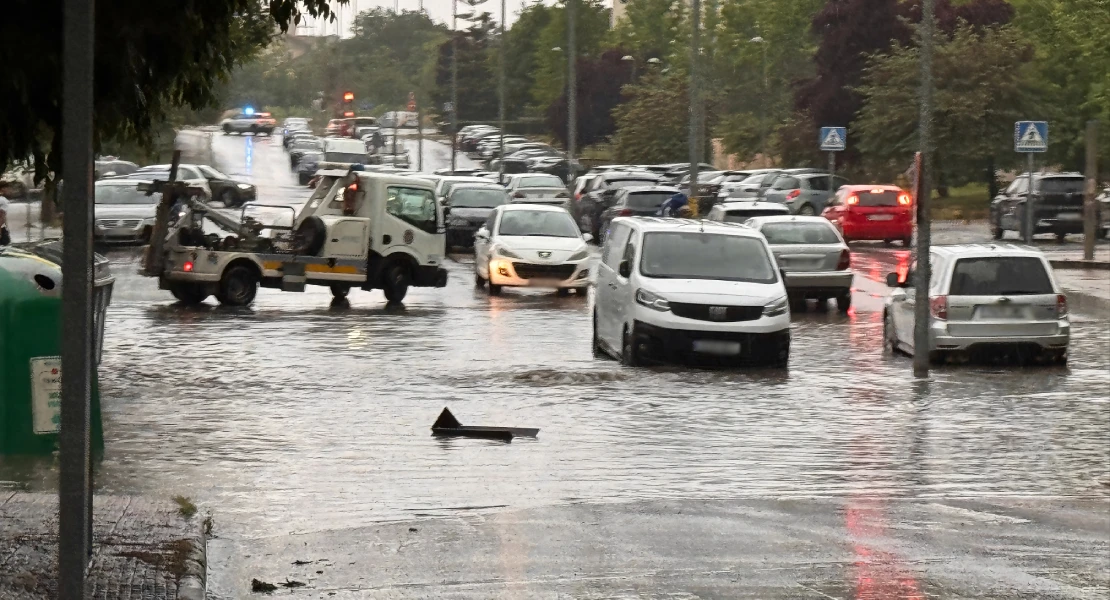 La lluvia vuelve a inundar los alrededores de la estación de autobuses de Cáceres