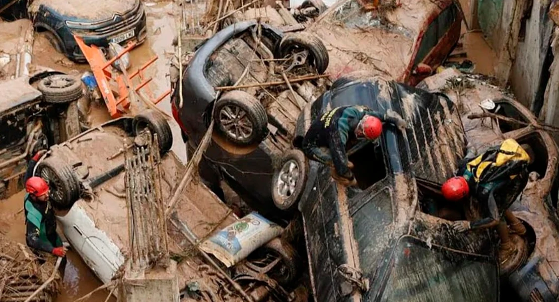El embalse de Orellana acoge las prácticas conjuntas de buceo entre la Guardia Real y la Guardia Civil