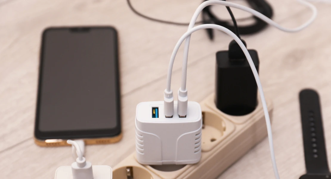 La UE obligará a vender móviles en España con baterías reemplazables y más duraderas