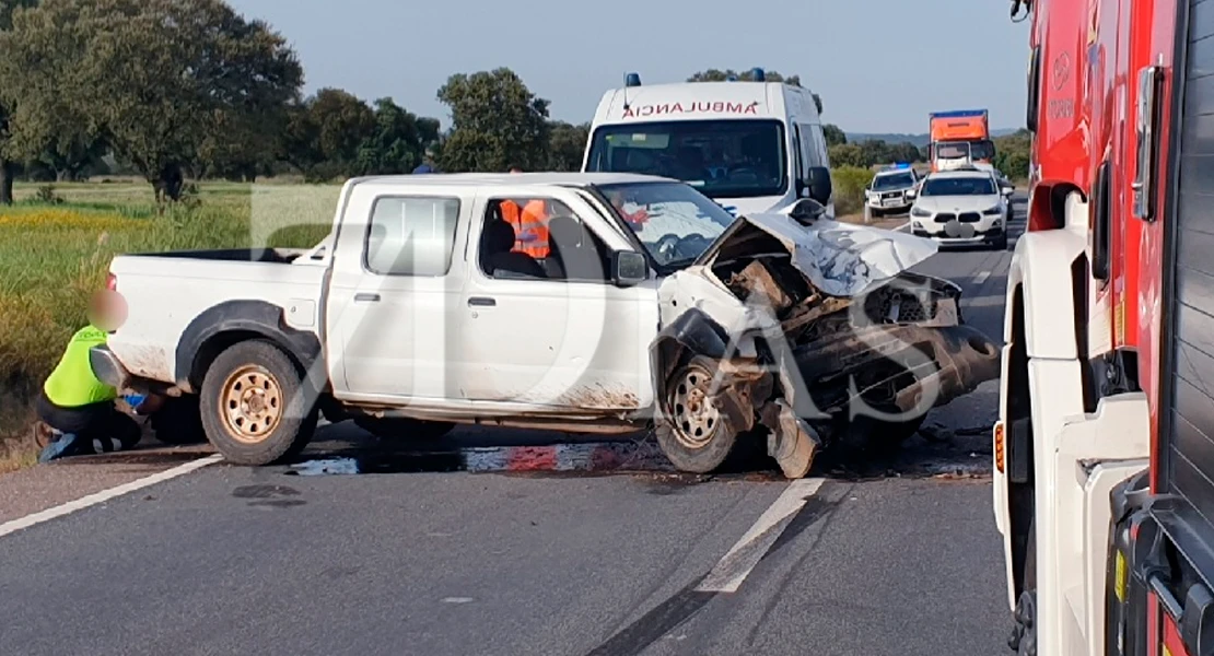 Un grave accidente provoca retenciones en la N-523: dos hombres heridos, uno de ellos, grave