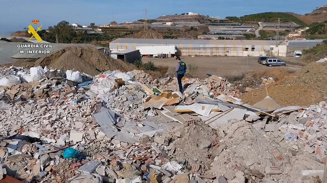 Vierten ilegalmente más de 160.000 toneladas de residuos