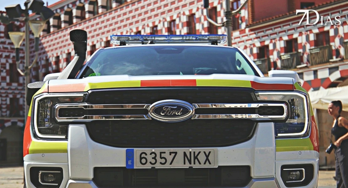 Renovación de vehículos y uniformes de la agrupación de Protección Civil de Badajoz