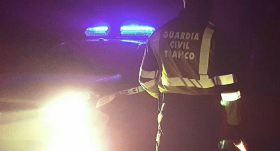 Un accidente de madrugada deja un joven herido en la EX-103