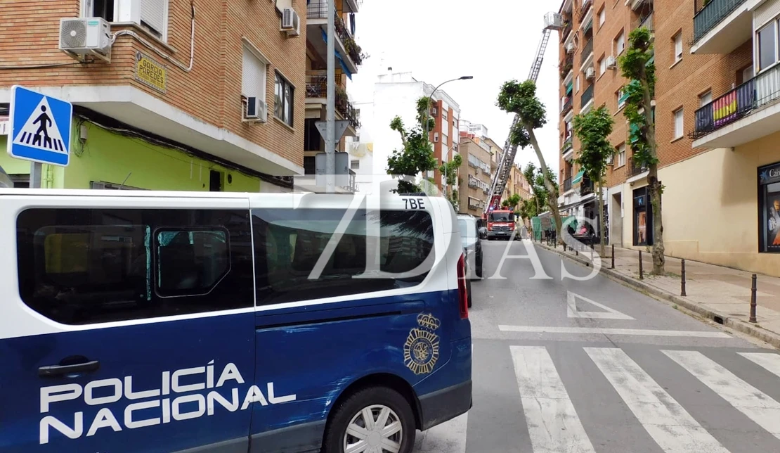 Los bomberos rescatan a una mujer en San Fernando (BA)