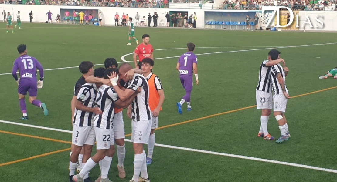 El Badajoz golpea donde más duele y acaricia la final nacional del ascenso