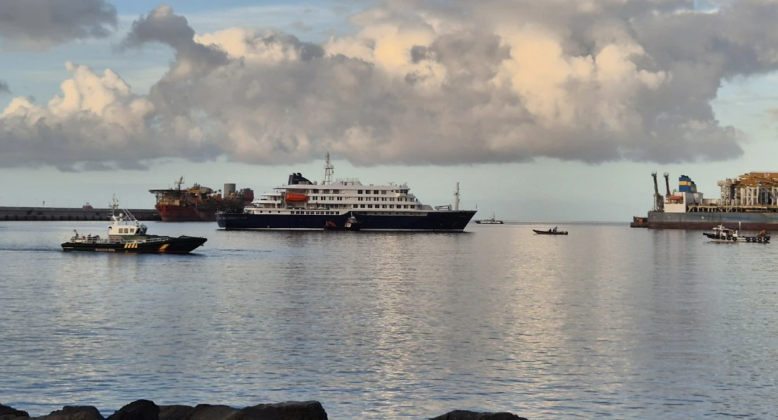 Primeras imágenes del MV Hondius en España: este es el protocolo