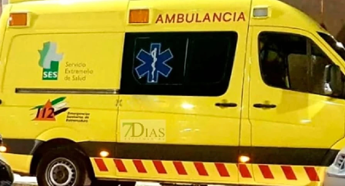 Tres personas heridas tras una grave colisión frontal entre dos coches en la salida de Cáceres