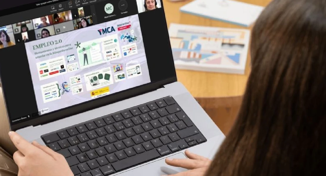 Programa para frenar la brecha digital de género y ayudar a las mujeres a encontrar trabajo