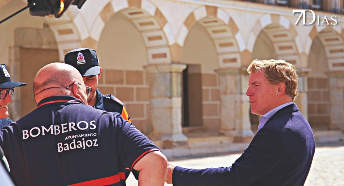 Renovación de vehículos y uniformes de la agrupación de Protección Civil de Badajoz