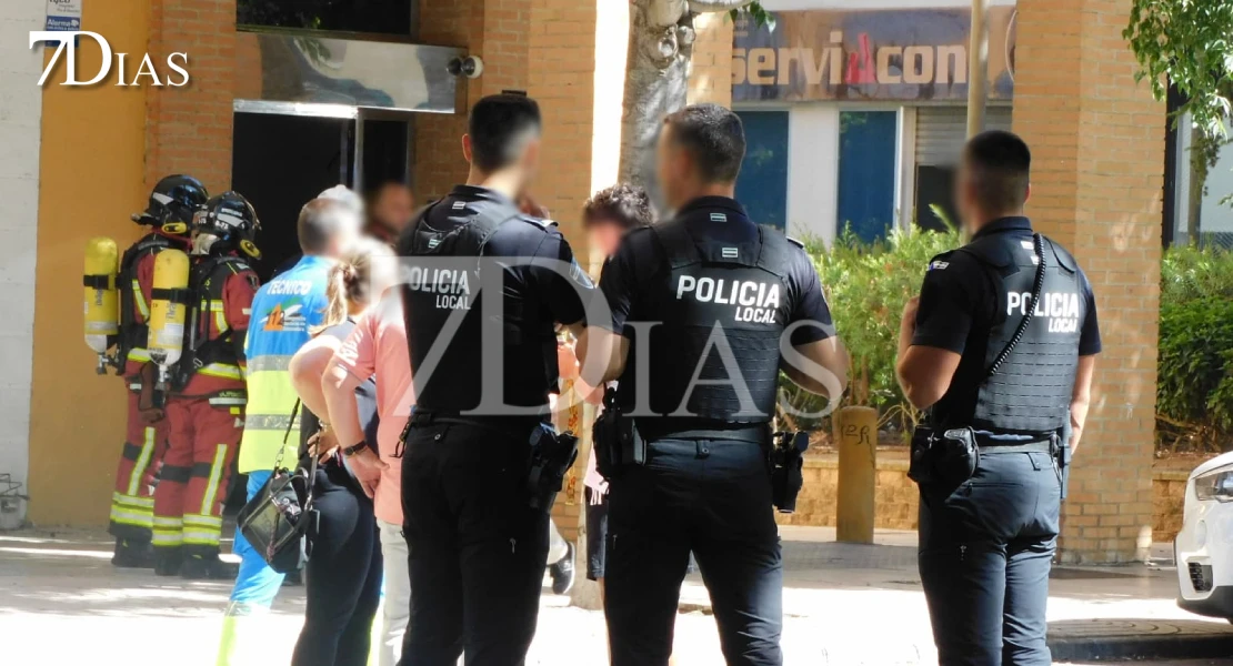 Varias personas atendidas por un incendio de vivienda en Valdepasillas