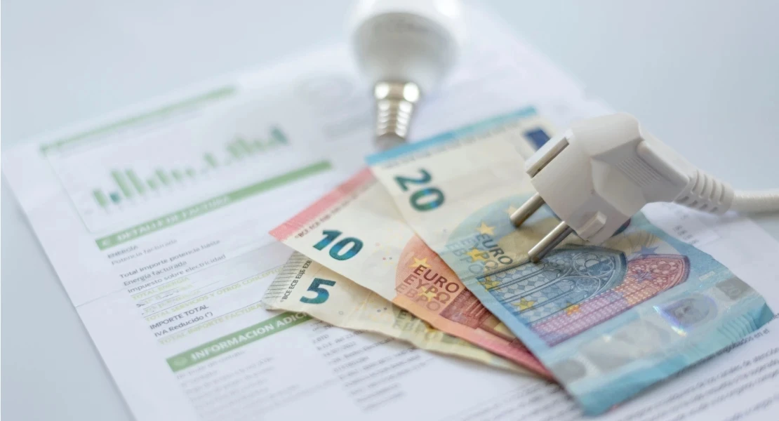 Finaliza la rebaja del IVA de la luz y el gas natural el próximo junio