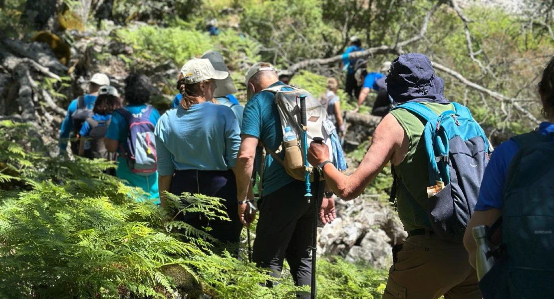 150 personas recorren el río Guadalupejo en una ruta de conexión con la naturaleza
