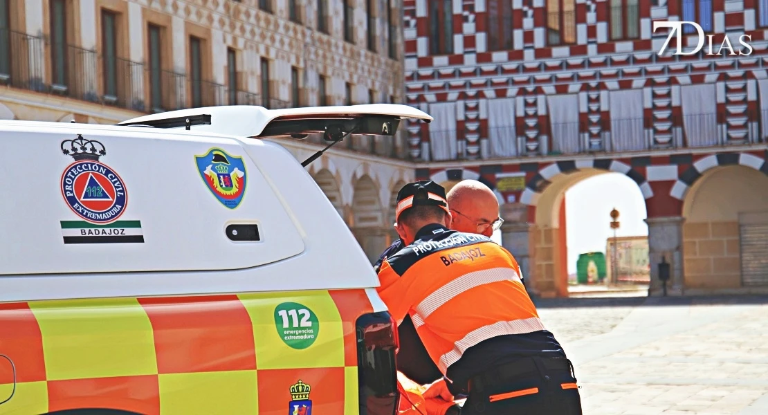 Renovación de vehículos y uniformes de la agrupación de Protección Civil de Badajoz