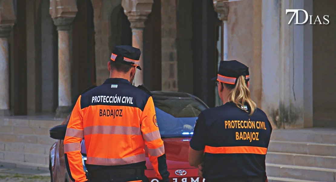 Renovación de vehículos y uniformes de la agrupación de Protección Civil de Badajoz