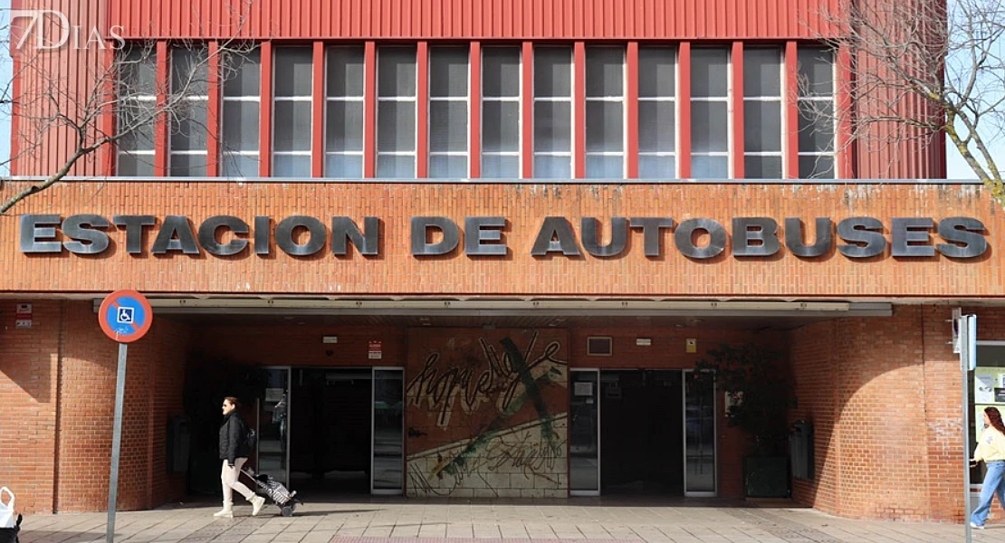 Desalojan a 17 inmigrantes que trataban de pasar la noche en la estación de autobuses de Badajoz