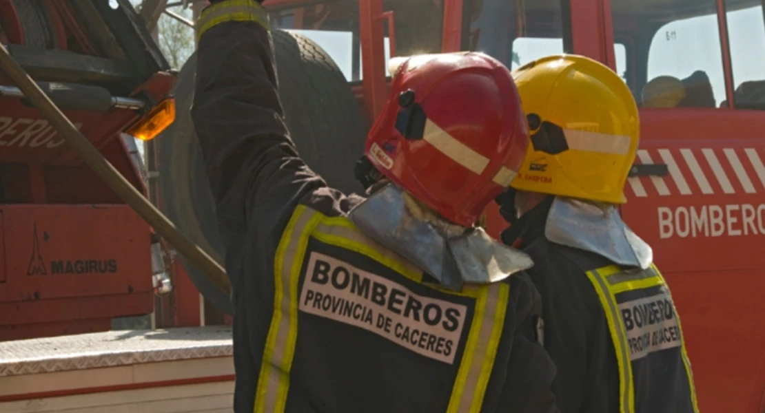 Cuatro personas afectadas en un incendio de vivienda en Casar de Cáceres