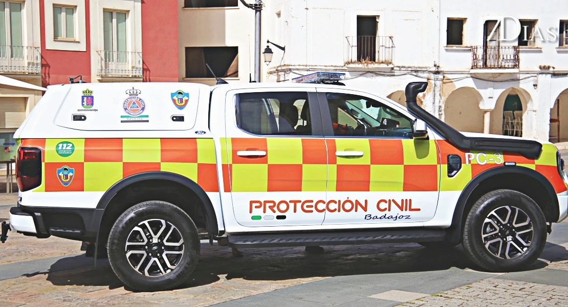 Renovación de vehículos y uniformes de la agrupación de Protección Civil de Badajoz