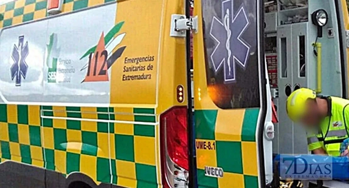 Una joven hospitalizada tras un accidente en la EX-203