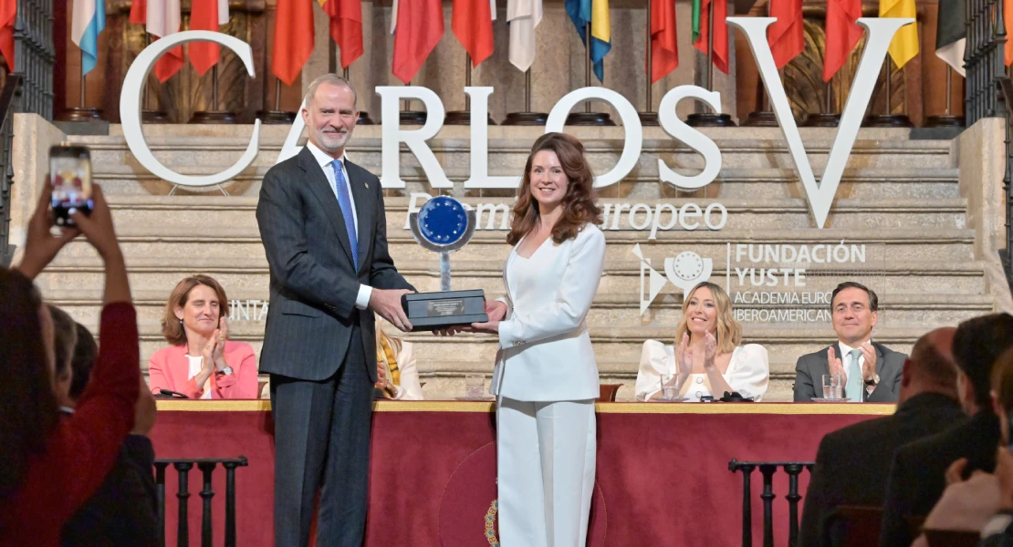 Guardiola defiende en la entrega del Premio Carlos V una Europa "humana y desde abajo"