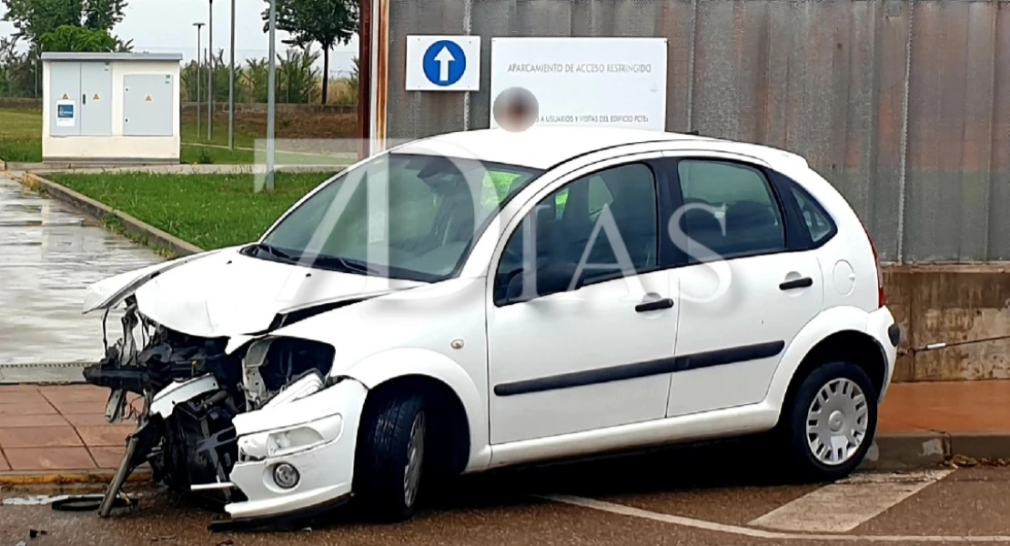 Aparatoso accidente en el campus universitario de Badajoz