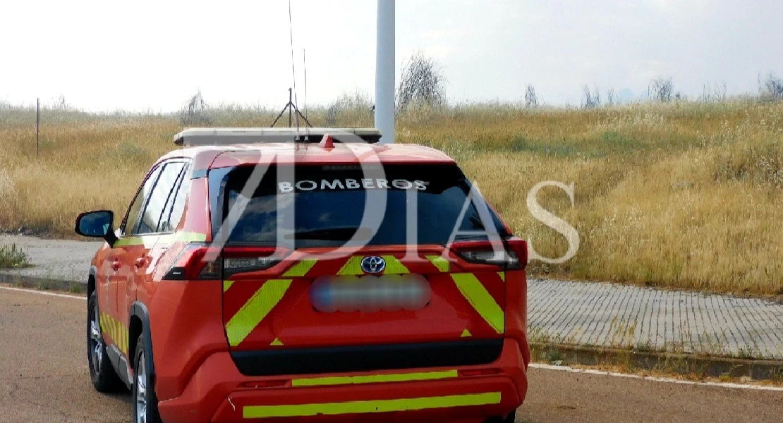 Un incendio forestal urbano calcina varias hectáreas en Mérida