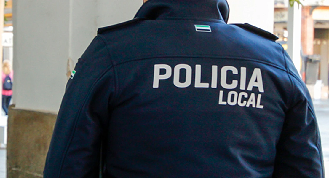 Un joven hospitalizado tras un choque entre una moto y un coche en Cáceres