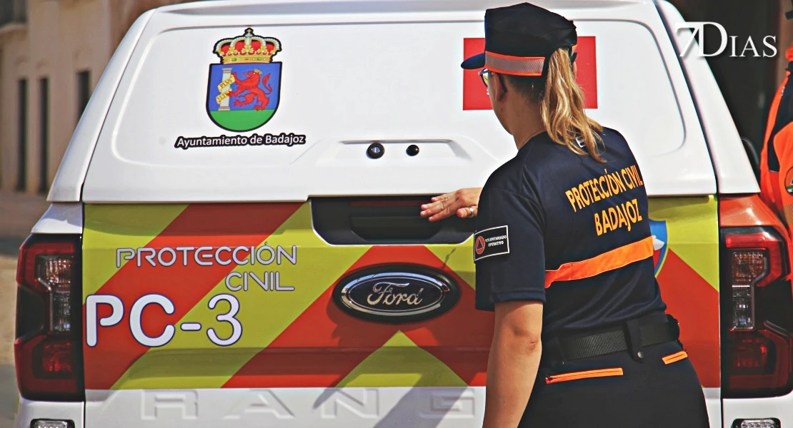 Renovación de vehículos y uniformes de la agrupación de Protección Civil de Badajoz