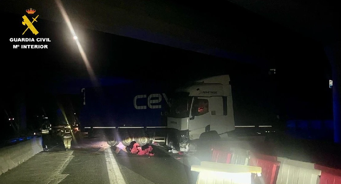Vuelca un camión esta madrugada en Cáceres y corta la A-66 durante varias horas