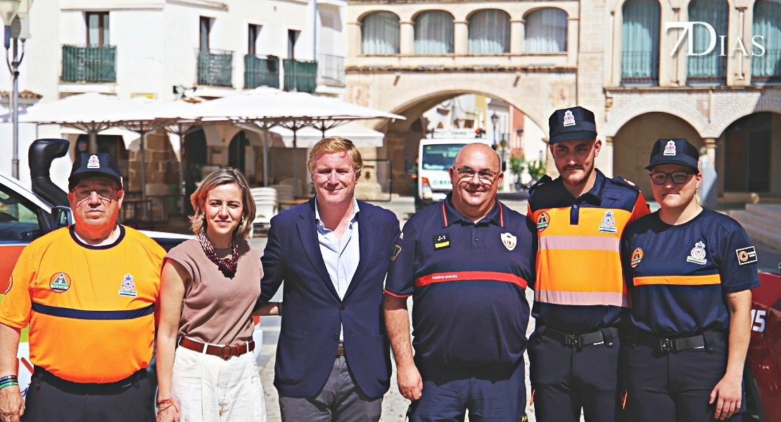 Renovación de vehículos y uniformes de la agrupación de Protección Civil de Badajoz