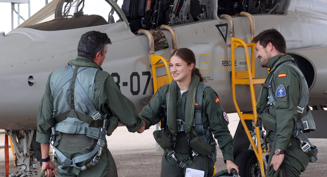 La princesa Leonor vuela en un caza F5 en el Ala 23 de Talavera la Real.