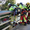 Los bomberos se forman para rescatar a personas en el Puente Real