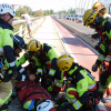 Los bomberos se forman para rescatar a personas en el Puente Real