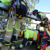 Los bomberos se forman para rescatar a personas en el Puente Real