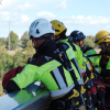 Los bomberos se forman para rescatar a personas en el Puente Real