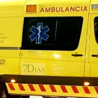 Tres personas heridas tras una grave colisión frontal entre dos coches en la salida de Cáceres