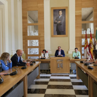 El Ayto. de Cáceres aprueba 1,3 M€ en ayudas sociales para 2026