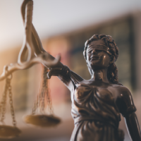 OPINIÓN | La mayor desvergüenza democrática: la justicia se quita la venda