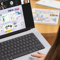 Programa para frenar la brecha digital de género y ayudar a las mujeres a encontrar trabajo