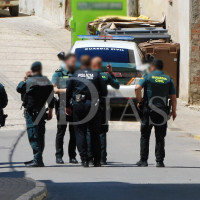 Un hombre se atrinchera con sus padres y amenaza a los agentes en Villanueva del Fresno (BA)