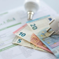 Finaliza la rebaja del IVA de la luz y el gas natural el próximo junio