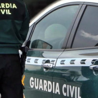 Muere un guardia civil durante el desembarco del crucero con el brote de hantavirus en Tenerife
