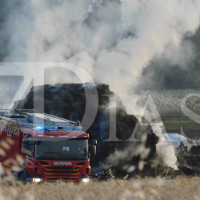 Un incendio de pacas de paja moviliza a los bomberos en Montijo