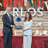 Guardiola defiende en la entrega del Premio Carlos V una Europa "humana y desde abajo"