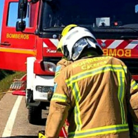 El conductor de una ambulancia queda atrapado tras accidentarse en la CC-107